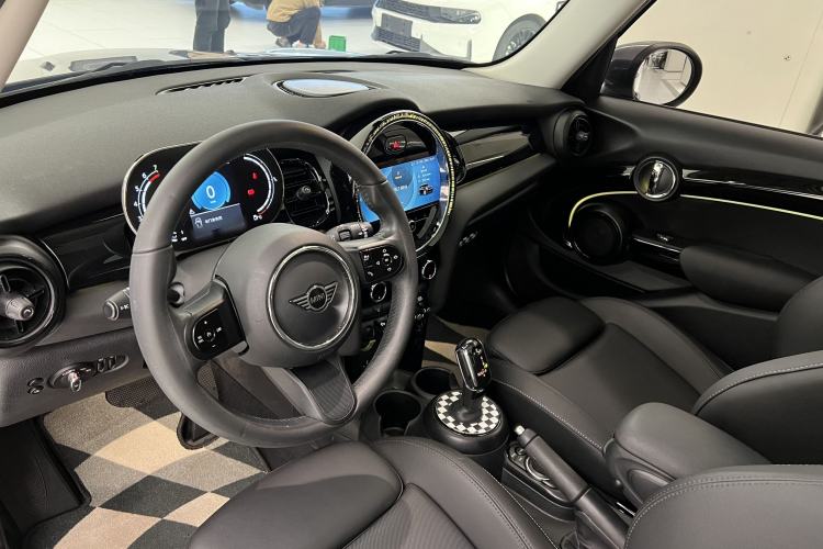 Used MINI 2023 Updated 1.5T COOPER Artist Five-Door Edition Interior 11