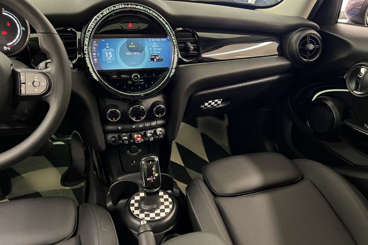 Used MINI 2023 Updated 1.5T COOPER Artist Five-Door Edition Interior 12