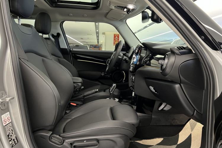 Used MINI 2023 Updated 1.5T COOPER Artist Five-Door Edition Interior 2