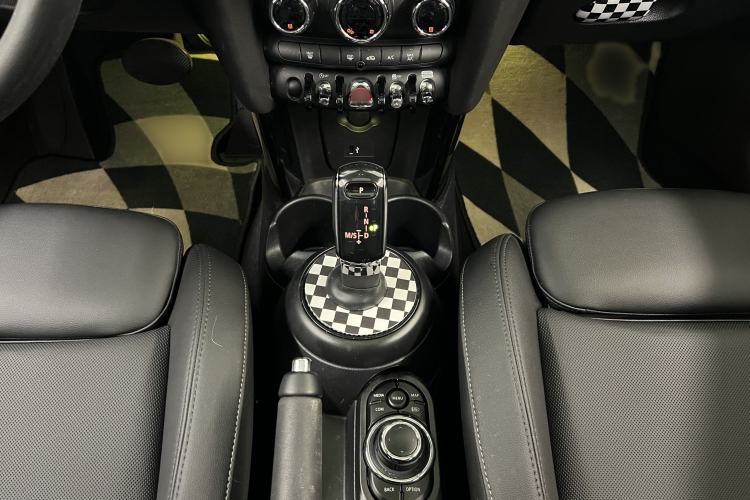 Used MINI 2023 Updated 1.5T COOPER Artist Five-Door Edition Interior 4