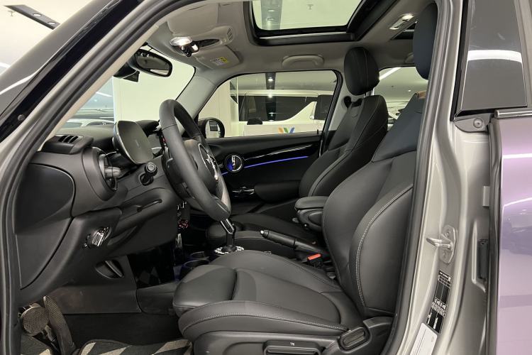 Used MINI 2023 Updated 1.5T COOPER Artist Five-Door Edition Interior 6