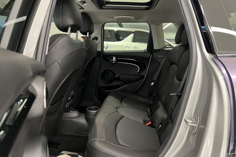 Used MINI 2023 Updated 1.5T COOPER Artist Five-Door Edition Interior 7
