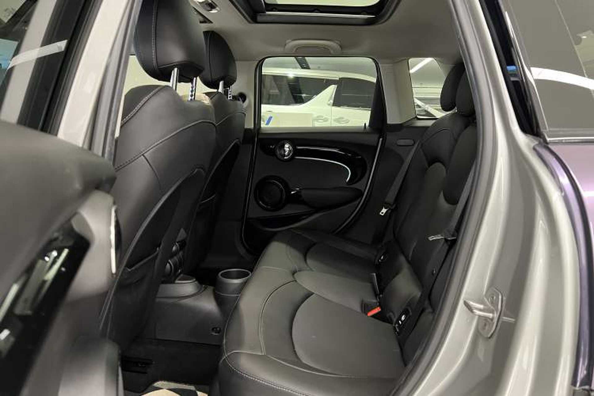 Used MINI 2023 Updated 1.5T COOPER Artist Five-Door Edition Interior 7