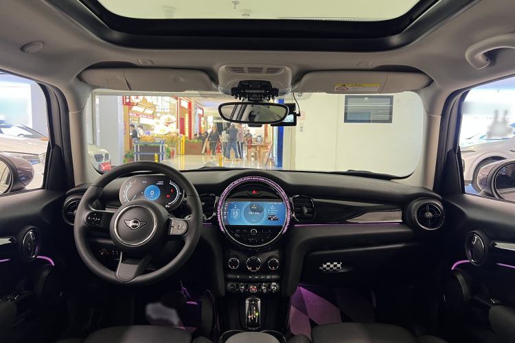 Used MINI 2023 Updated 1.5T COOPER Artist Five-Door Edition Interior 9