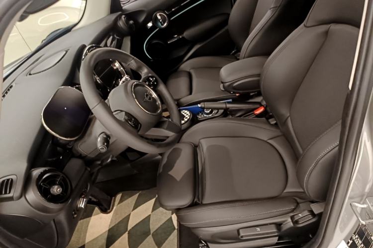 Used MINI 2023 Updated 1.5T COOPER Artist Five-Door Edition Left Front Seat