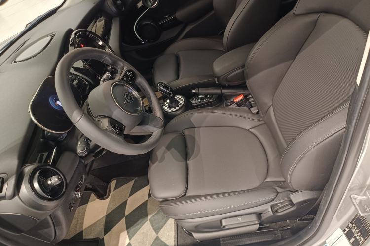Used MINI 2023 Updated 1.5T COOPER Artist Five-Door Edition Left Front Seat