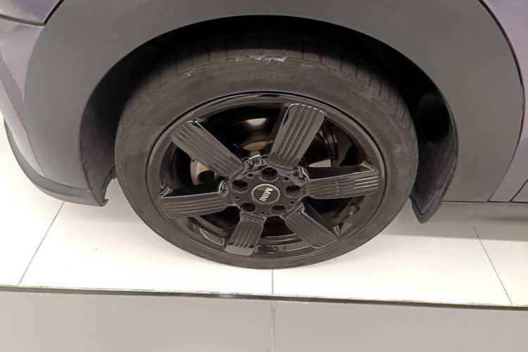 Used MINI 2023 Updated 1.5T COOPER Artist Five-Door Edition Left Front Wheel Hub