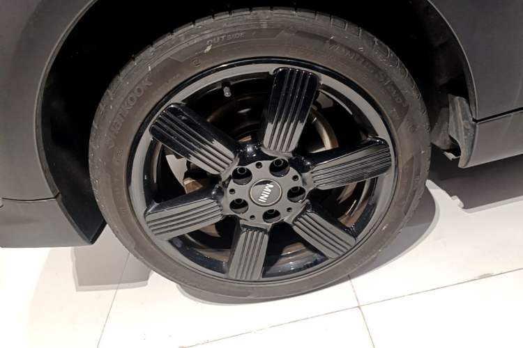 Used MINI 2023 Updated 1.5T COOPER Artist Five-Door Edition Right Rear Wheel Hub
