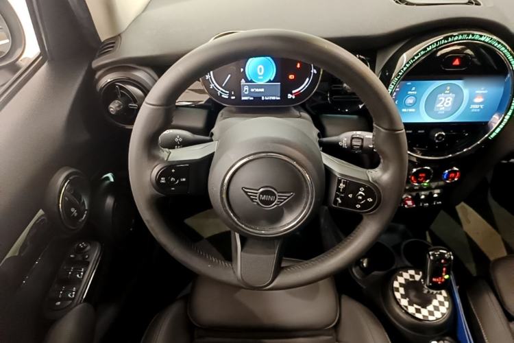 Used MINI 2023 Updated 1.5T COOPER Artist Five-Door Edition Steering Wheel