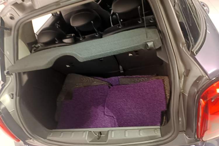 Used MINI 2023 Updated 1.5T COOPER Artist Five-Door Edition Trunk