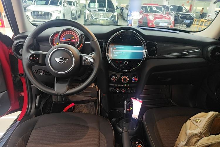 Used MINI 2023 1.5T ONE Five-Door Edition Center Console