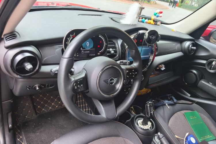 Used MINI 2023 1.5T ONE Five-Door Edition Center Console