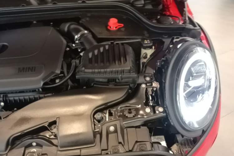 Used MINI 2023 1.5T ONE Five-Door Edition Engine Bay Left