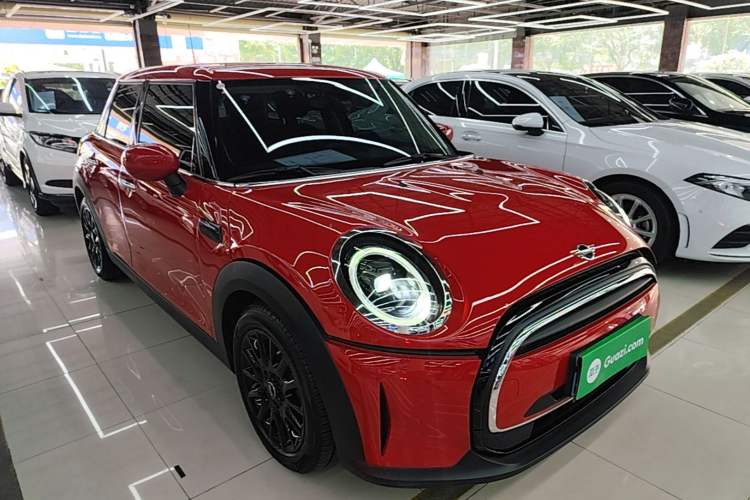 Used MINI 2023 1.5T ONE Five-Door Edition Front Right 45 Deg