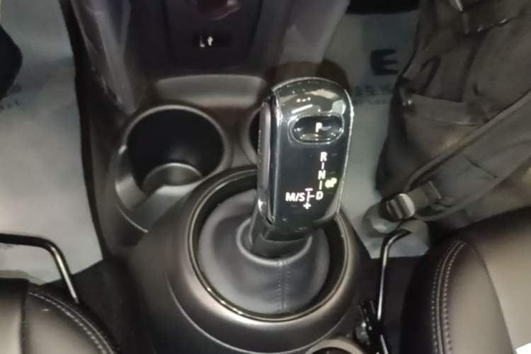 Used MINI 2023 1.5T ONE Five-Door Edition Gear Lever