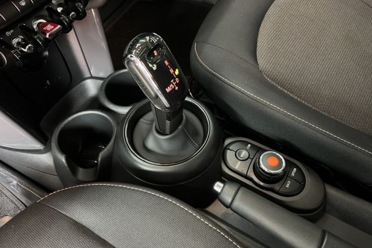 Used MINI 2023 1.5T ONE Five-Door Edition Gear Lever