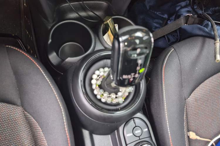 Used MINI 2023 1.5T ONE Five-Door Edition Gear Lever