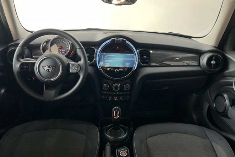 Used MINI 2023 1.5T ONE Five-Door Edition Interior 2