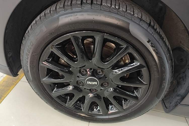 Used MINI 2023 1.5T ONE Five-Door Edition Left Front Wheel Hub