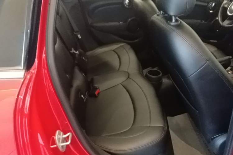 Used MINI 2023 1.5T ONE Five-Door Edition Left Rear Seat
