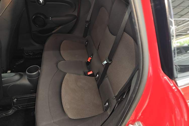 Used MINI 2023 1.5T ONE Five-Door Edition Left Rear Seat