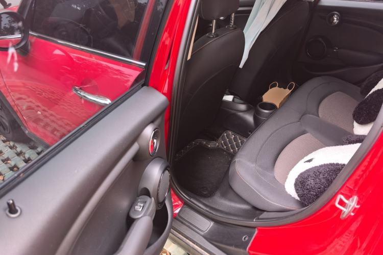 Used MINI 2023 1.5T ONE Five-Door Edition Left Rear Seat