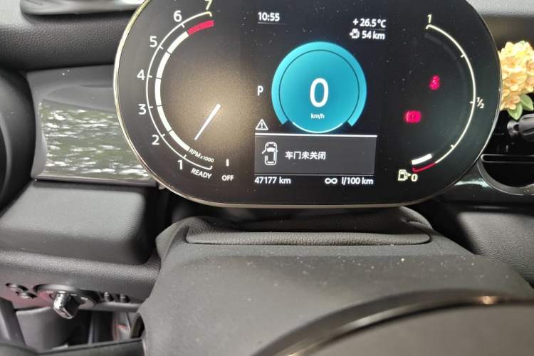 Used MINI 2023 1.5T ONE Odometer Close Up