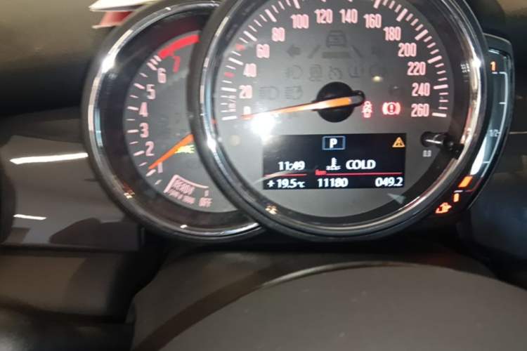 Used MINI 2023 1.5T ONE Five-Door Edition Odometer Close Up