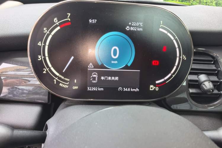 Used MINI 2023 1.5T ONE Five-Door Edition Odometer Close Up