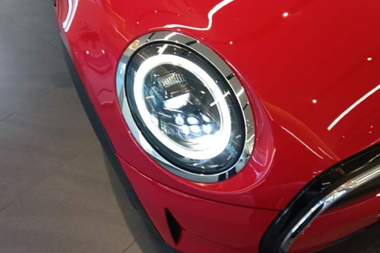 Used MINI 2023 1.5T ONE Five-Door Edition Right Front Headlight