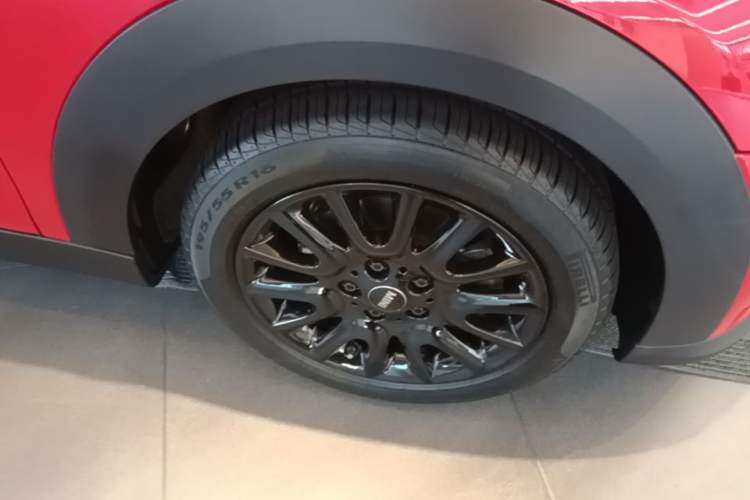 Used MINI 2023 1.5T ONE Five-Door Edition Right Front Wheel Hub