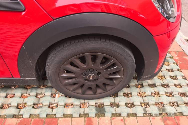 Used MINI 2023 1.5T ONE Five-Door Edition Right Front Wheel Hub