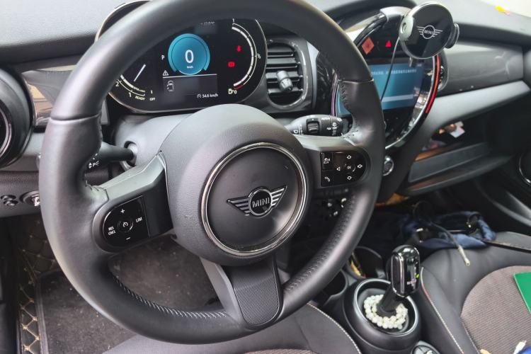 Used MINI 2023 1.5T ONE Five-Door Edition Steering Wheel
