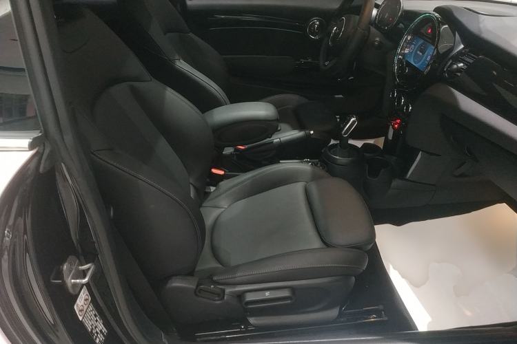 Used MINI 2023 Updated 1.5T COOPER Artist Right Front Seat