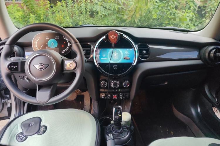 Used MINI 2023 1.5T ONE Center Console