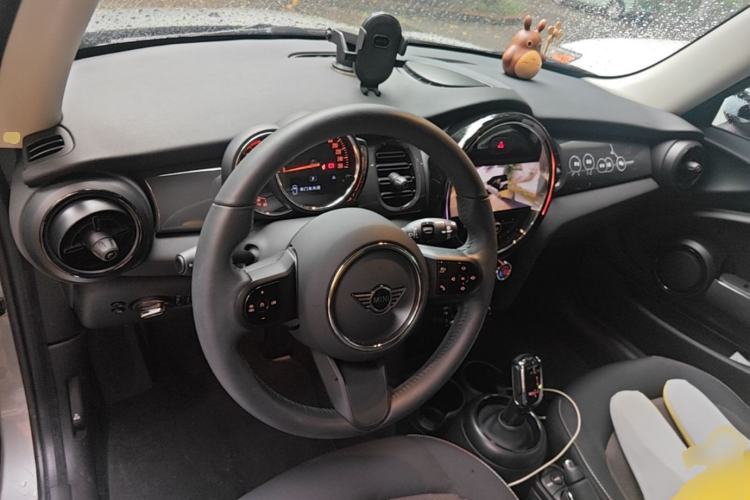 Used MINI 2023 1.5T ONE Center Console