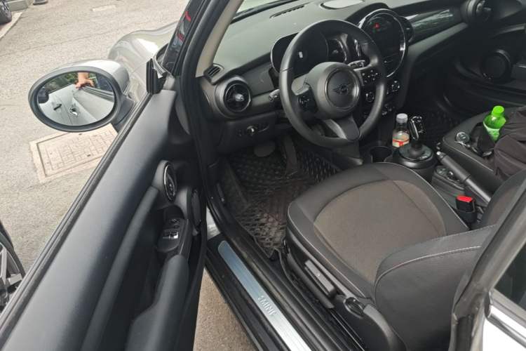 Used MINI 2023 1.5T ONE Driver Seat