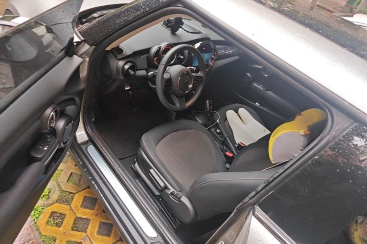 Used MINI 2023 1.5T ONE Driver Seat