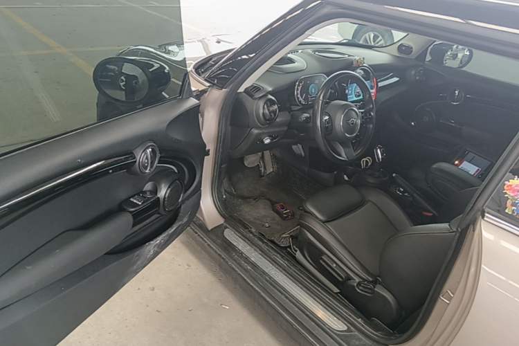 Used MINI 2023 1.5T COOPER Artist Driver Seat