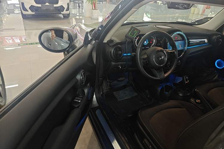 Used MINI 2023 1.5T ONE Driver Seat