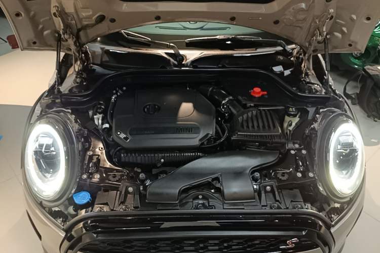 Used MINI 2023 Updated 2.0T COOPER S Artist Engine Bay