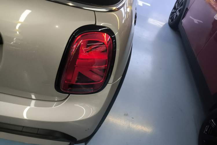 Used MINI 2023 Second Facelift 2.0T COOPER S CABRIO Artist Exterior 3