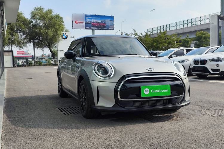 Used MINI 2023 1.5T ONE Front Right 45 Deg
