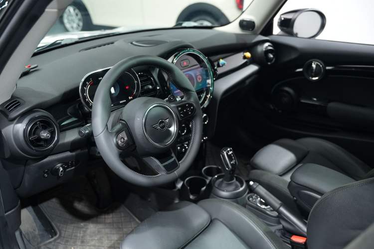 Used MINI 2023 2.0T COOPER S Artist Interior 1