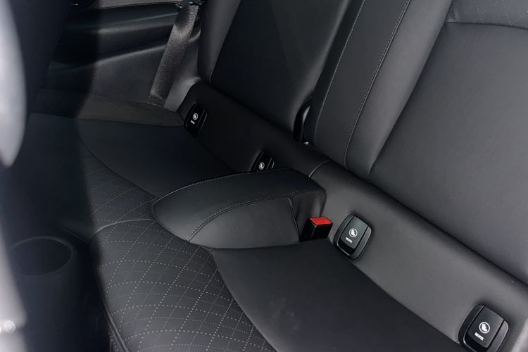 Used MINI 2023 Updated 2.0T COOPER S Artist Interior 1