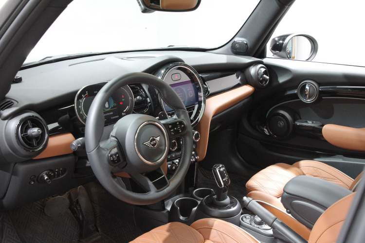 Used MINI 2023 Updated 2.0T COOPER S Artist Interior 1