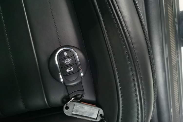 Used MINI 2023 2.0T COOPER S CABRIO King's Cross Special Edition Interior 1