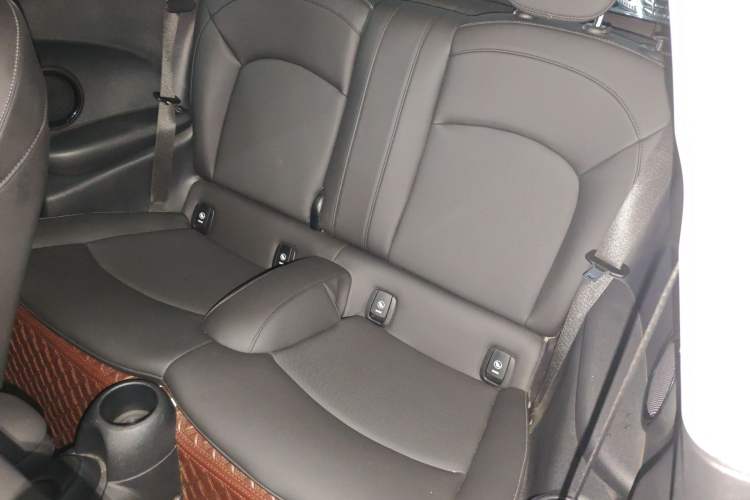 Used MINI 2023 Updated 1.5T COOPER Artist Interior 1