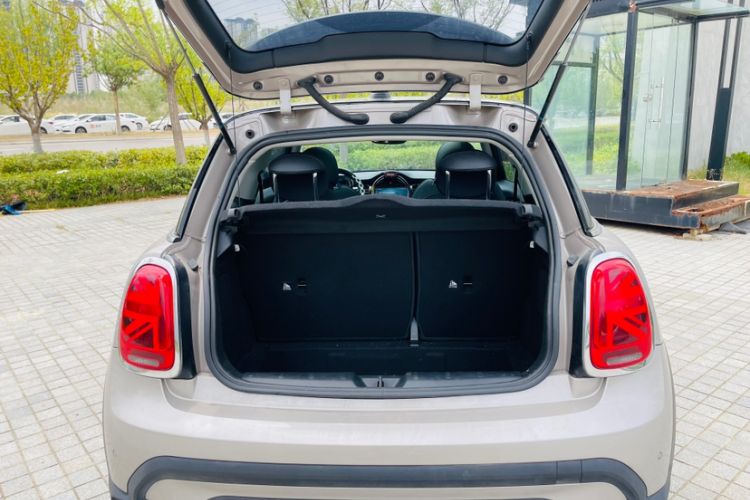 Used MINI 2023 Updated 1.5T COOPER Artist Interior 10