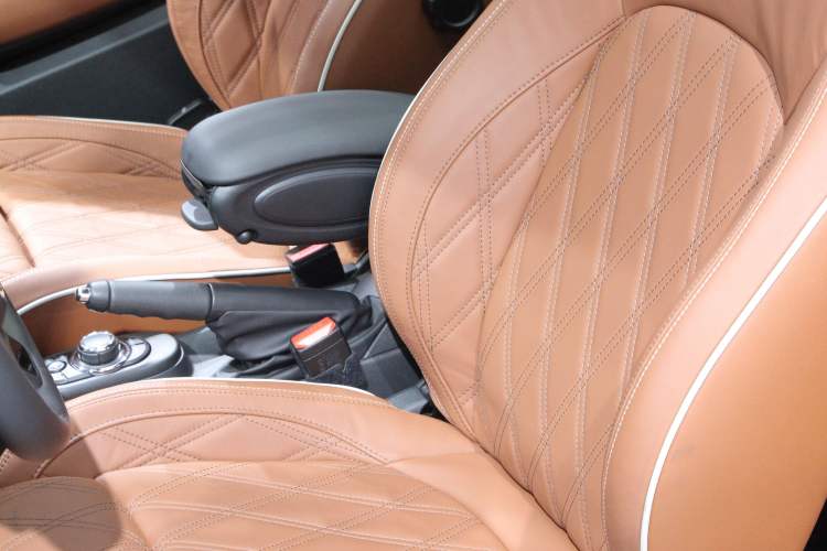 Used MINI 2023 Updated 2.0T COOPER S Artist Interior 11